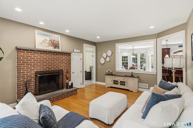 14 Bittersweet Way, Stonington, CT 06378