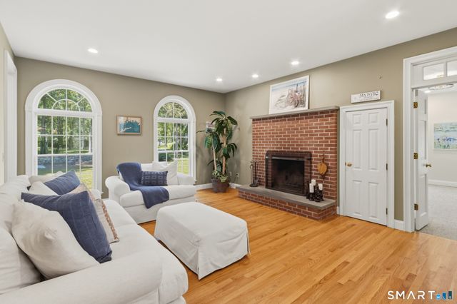 14 Bittersweet Way, Stonington, CT 06378