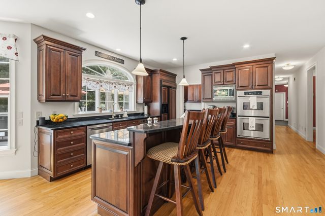 14 Bittersweet Way, Stonington, CT 06378