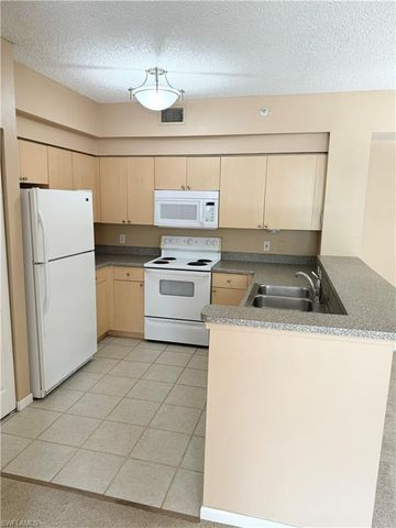 1220 Reserve WAY 205, Naples, FL 34105