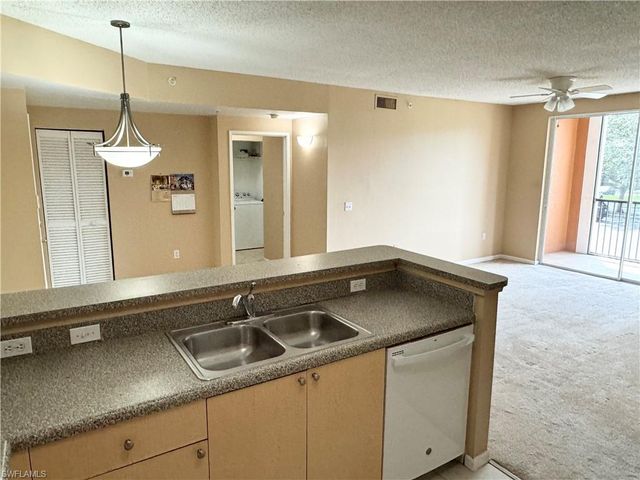 1220 Reserve WAY 205, Naples, FL 34105
