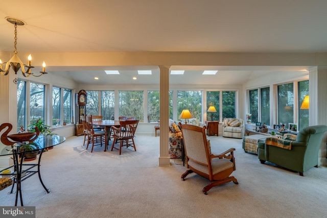 2340 RALEIGH DR, Lancaster, PA 17601