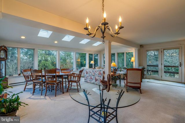 2340 RALEIGH DR, Lancaster, PA 17601