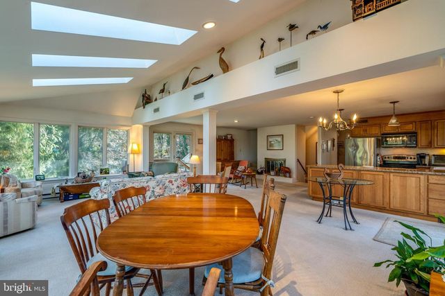 2340 RALEIGH DR, Lancaster, PA 17601