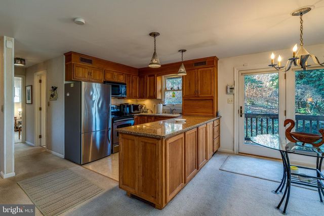 2340 RALEIGH DR, Lancaster, PA 17601