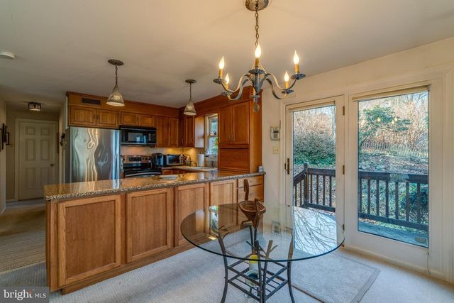 2340 RALEIGH DR, Lancaster, PA 17601