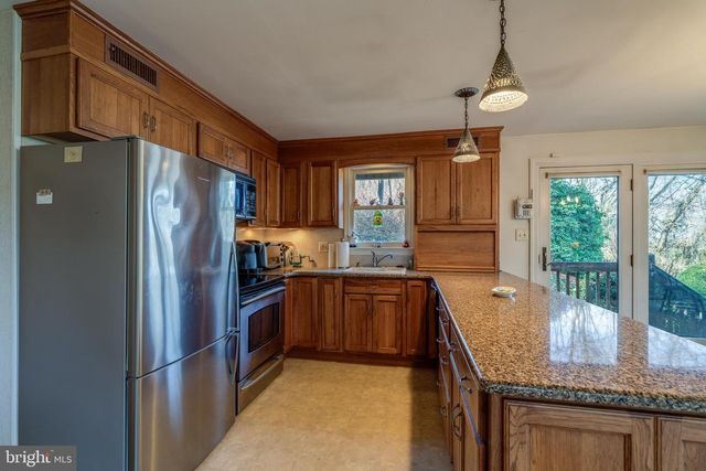 2340 RALEIGH DR, Lancaster, PA 17601