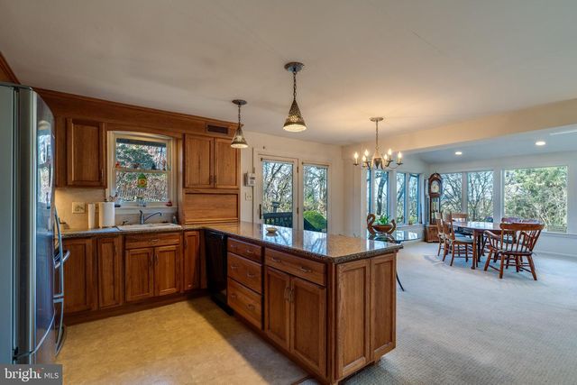 2340 RALEIGH DR, Lancaster, PA 17601