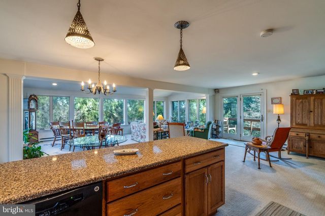 2340 RALEIGH DR, Lancaster, PA 17601