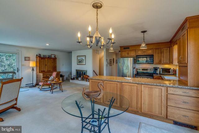 2340 RALEIGH DR, Lancaster, PA 17601