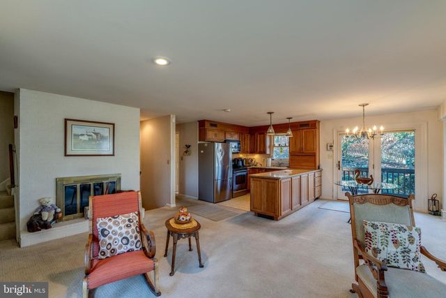 2340 RALEIGH DR, Lancaster, PA 17601