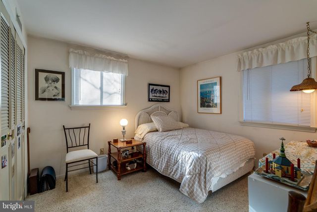 2340 RALEIGH DR, Lancaster, PA 17601