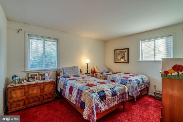 2340 RALEIGH DR, Lancaster, PA 17601