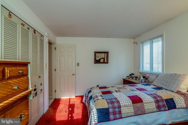 2340 RALEIGH DR, Lancaster, PA 17601