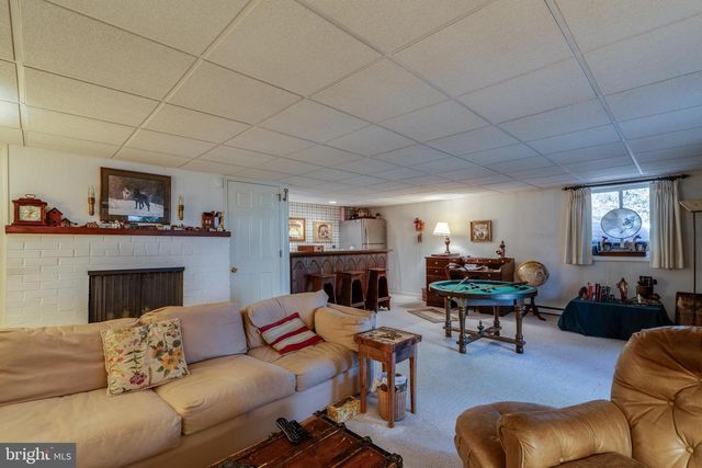 2340 RALEIGH DR, Lancaster, PA 17601