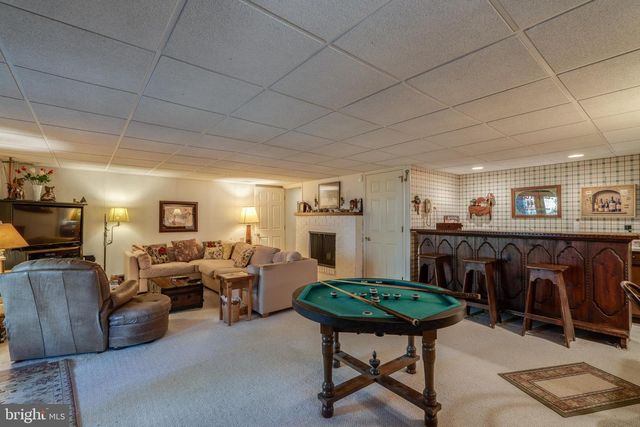 2340 RALEIGH DR, Lancaster, PA 17601