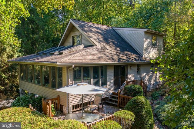 2340 RALEIGH DR, Lancaster, PA 17601