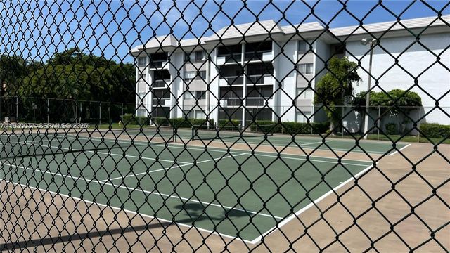 731 N Pine Island Rd 206, Plantation, FL 33324