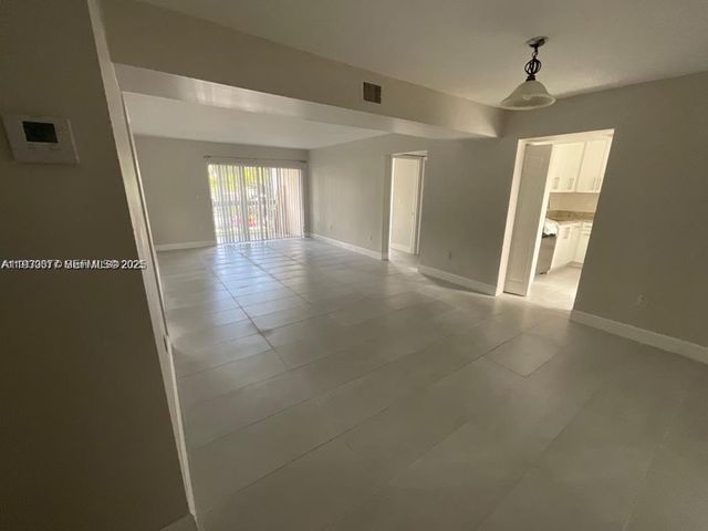 731 N Pine Island Rd 206, Plantation, FL 33324