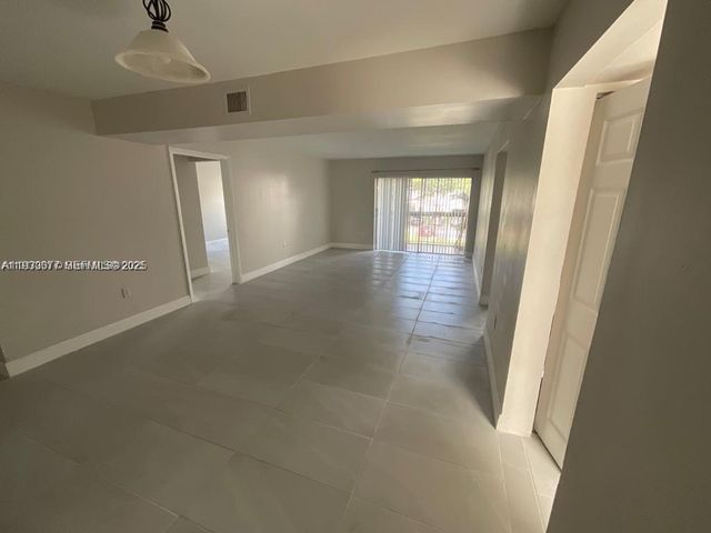 731 N Pine Island Rd 206, Plantation, FL 33324