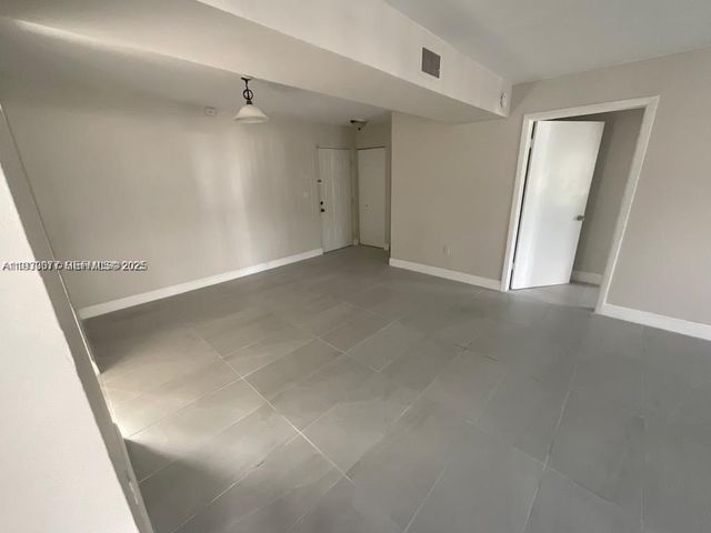 731 N Pine Island Rd 206, Plantation, FL 33324