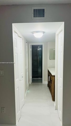 731 N Pine Island Rd 206, Plantation, FL 33324