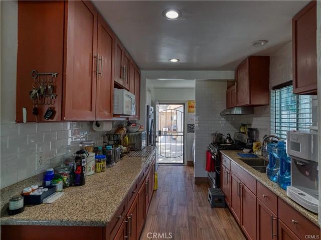 15450 Archwood, Van Nuys, CA 91406
