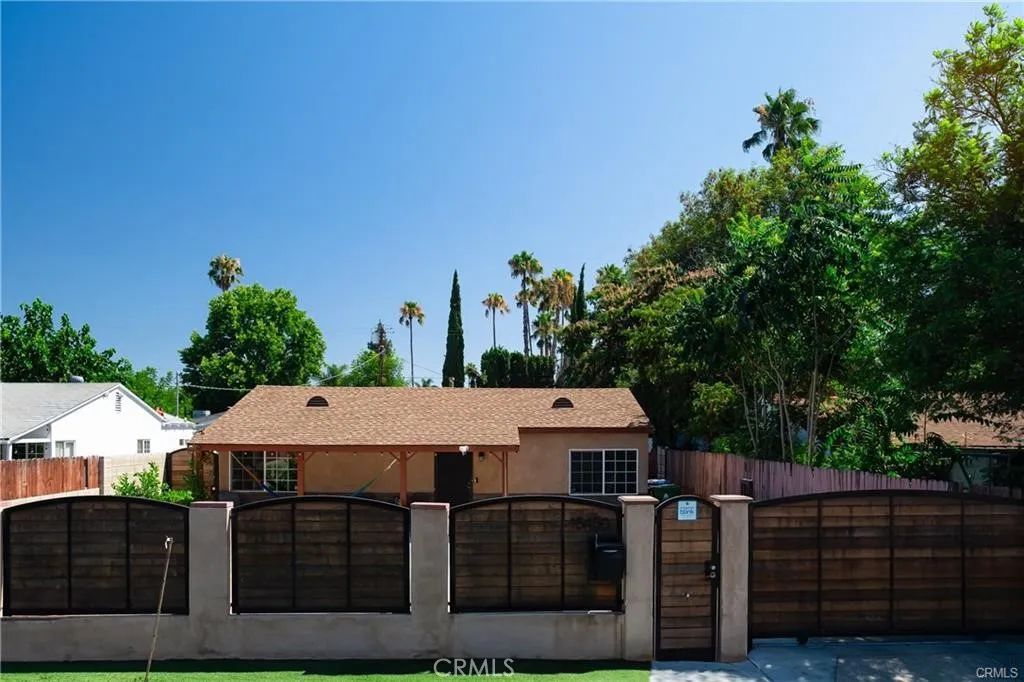 15450 Archwood, Van Nuys, CA 91406