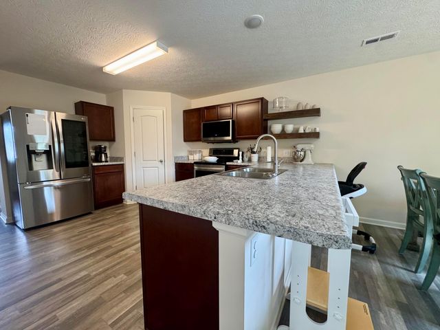 126 Twin Creek Way, Lancaster, OH 43130