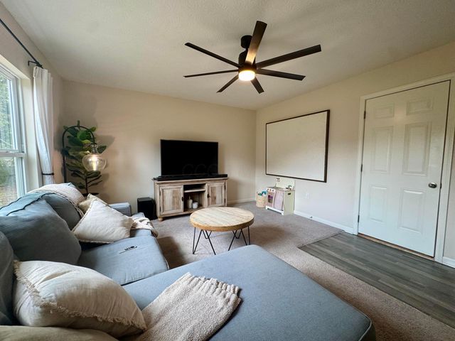 126 Twin Creek Way, Lancaster, OH 43130