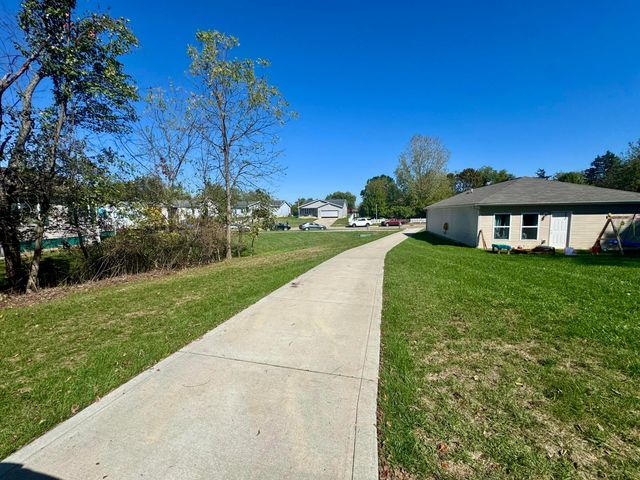 126 Twin Creek Way, Lancaster, OH 43130