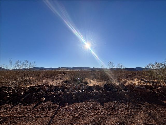 Lot 3 N Dilkon Rd., Golden Valley, AZ 86413