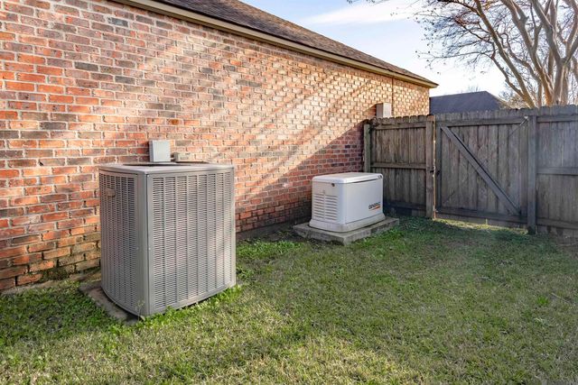 1223 E Stanwick Pl, Saint George, LA 70810