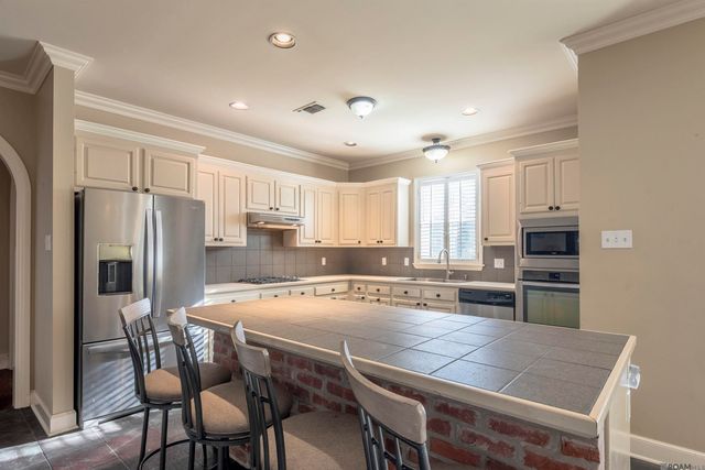 1223 E Stanwick Pl, Saint George, LA 70810