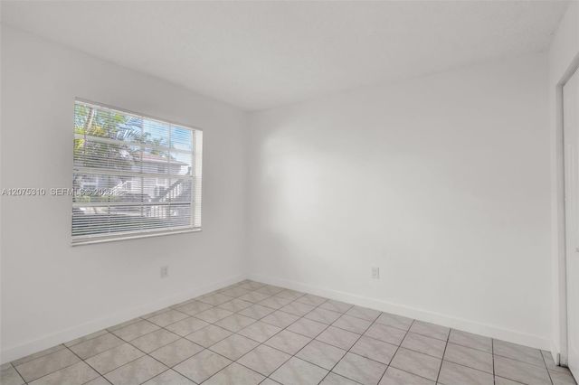 426 NE 210th Cir Terrace 103-2, Miami, FL 33179