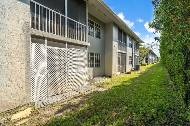 426 NE 210th Cir Terrace 103-2, Miami, FL 33179