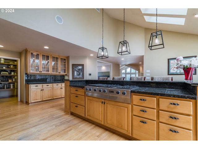 37691 Upper Camp Creek Rd, Springfield, OR 97478