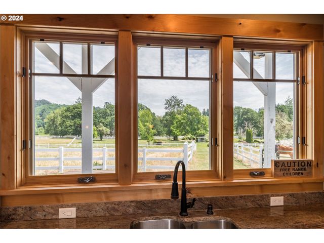 37691 Upper Camp Creek Rd, Springfield, OR 97478