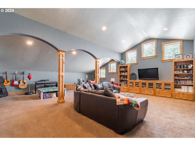 37691 Upper Camp Creek Rd, Springfield, OR 97478