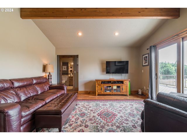 37691 Upper Camp Creek Rd, Springfield, OR 97478