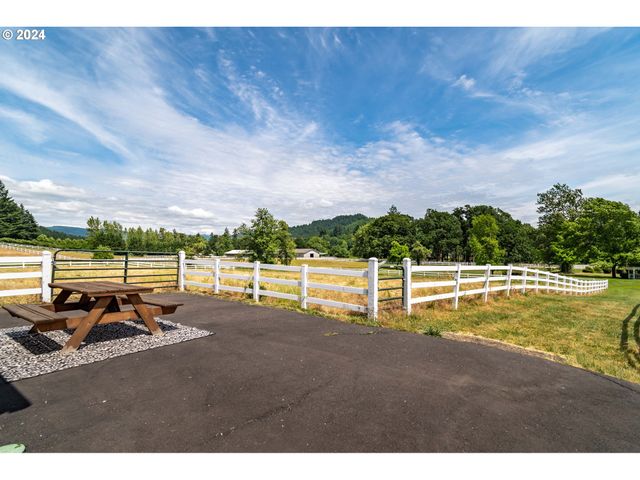 37691 Upper Camp Creek Rd, Springfield, OR 97478