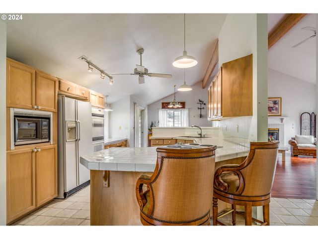 37691 Upper Camp Creek Rd, Springfield, OR 97478
