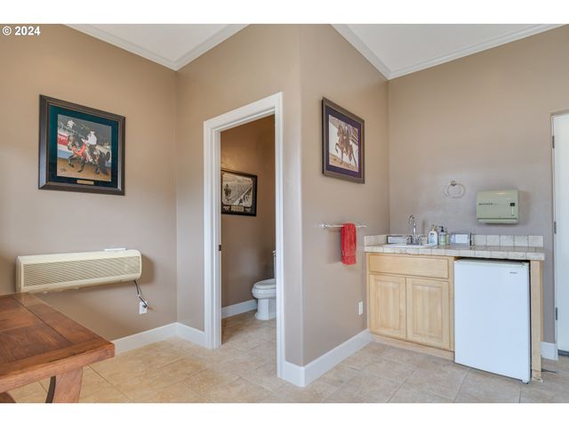 37691 Upper Camp Creek Rd, Springfield, OR 97478