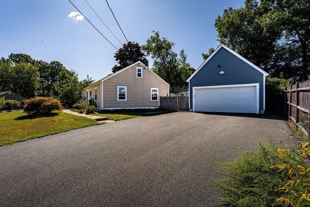 201 Stoughton St, Stoughton, MA 02072