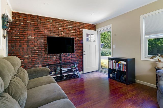 201 Stoughton St, Stoughton, MA 02072