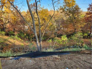 8140 Westlake Drive, Parkville, MO 64152