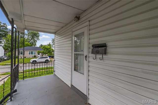 7033 Julian Avenue, University City, MO 63130