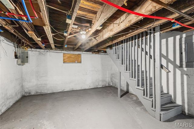 7033 Julian Avenue, University City, MO 63130