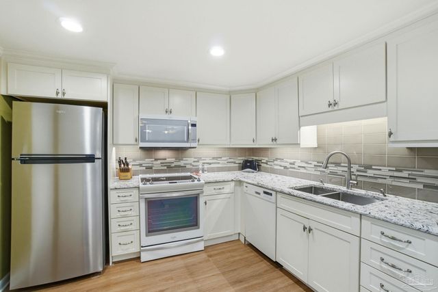 615 Bayshore Dr 502, Pensacola, FL 32507