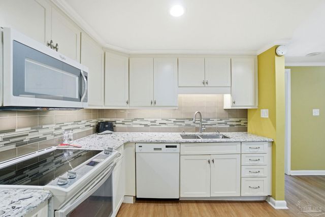 615 Bayshore Dr 502, Pensacola, FL 32507